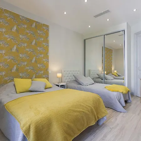 13 Boulevard Carnot By Halldis *